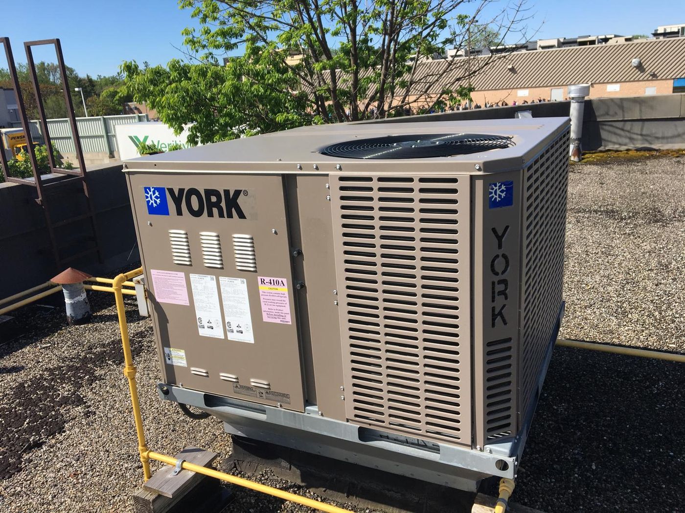 New duct work installation - IKAD Mechanical